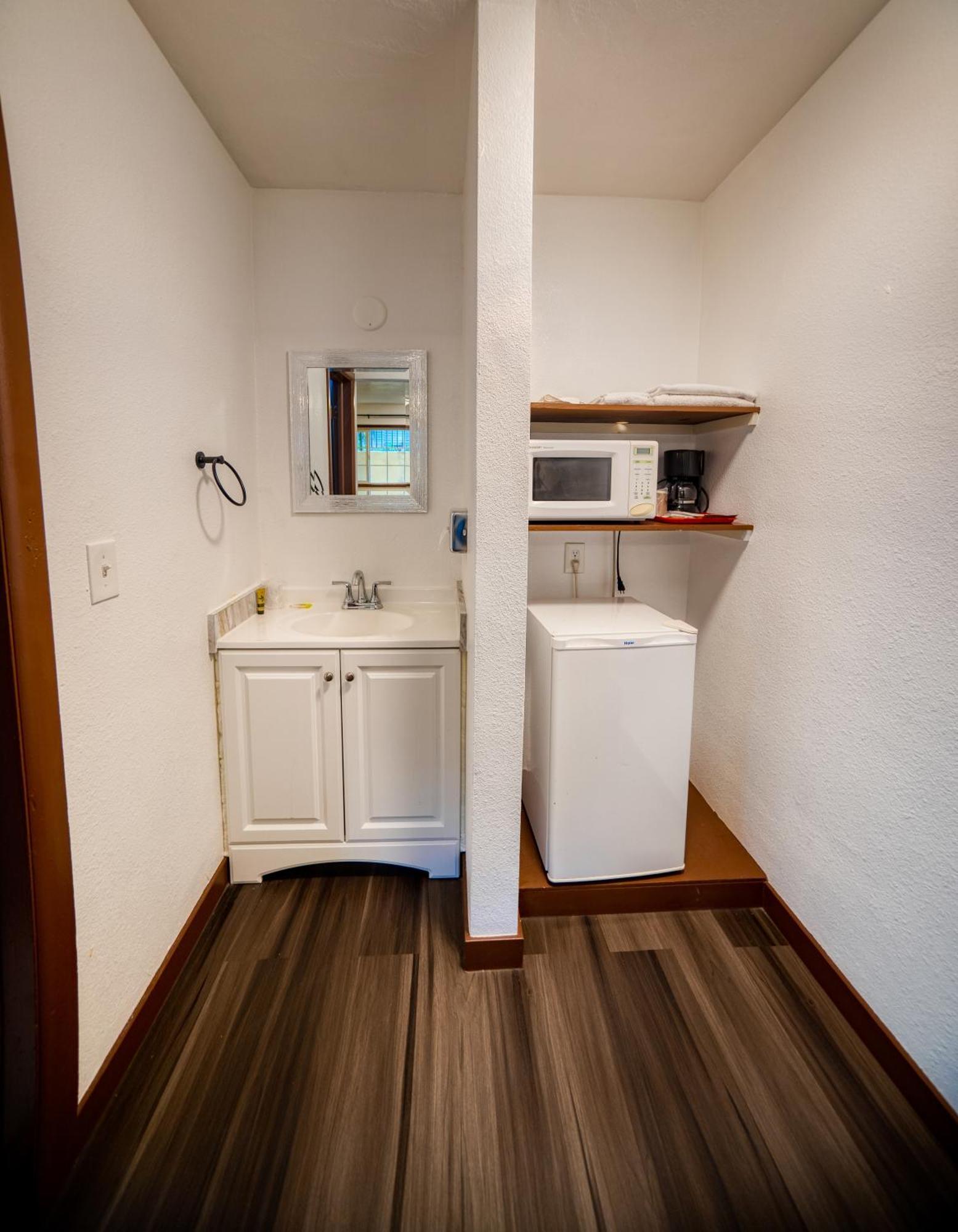 Budget Inn The Dalles Bagian luar foto
