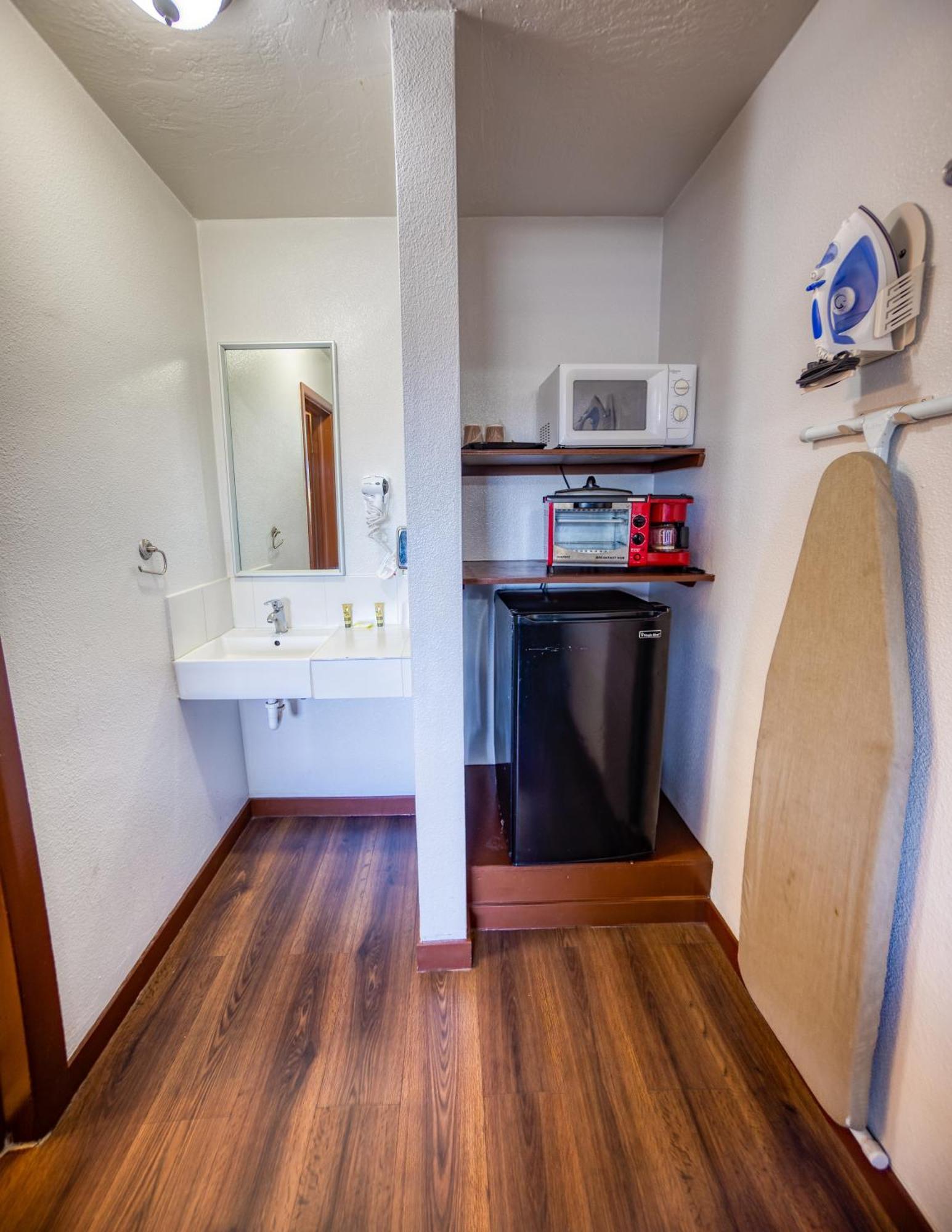 Budget Inn The Dalles Bagian luar foto